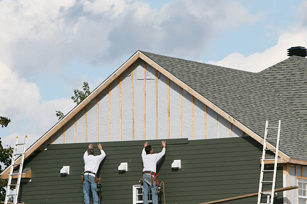 Professional Vinyl Siding technician working in Fombell, PA